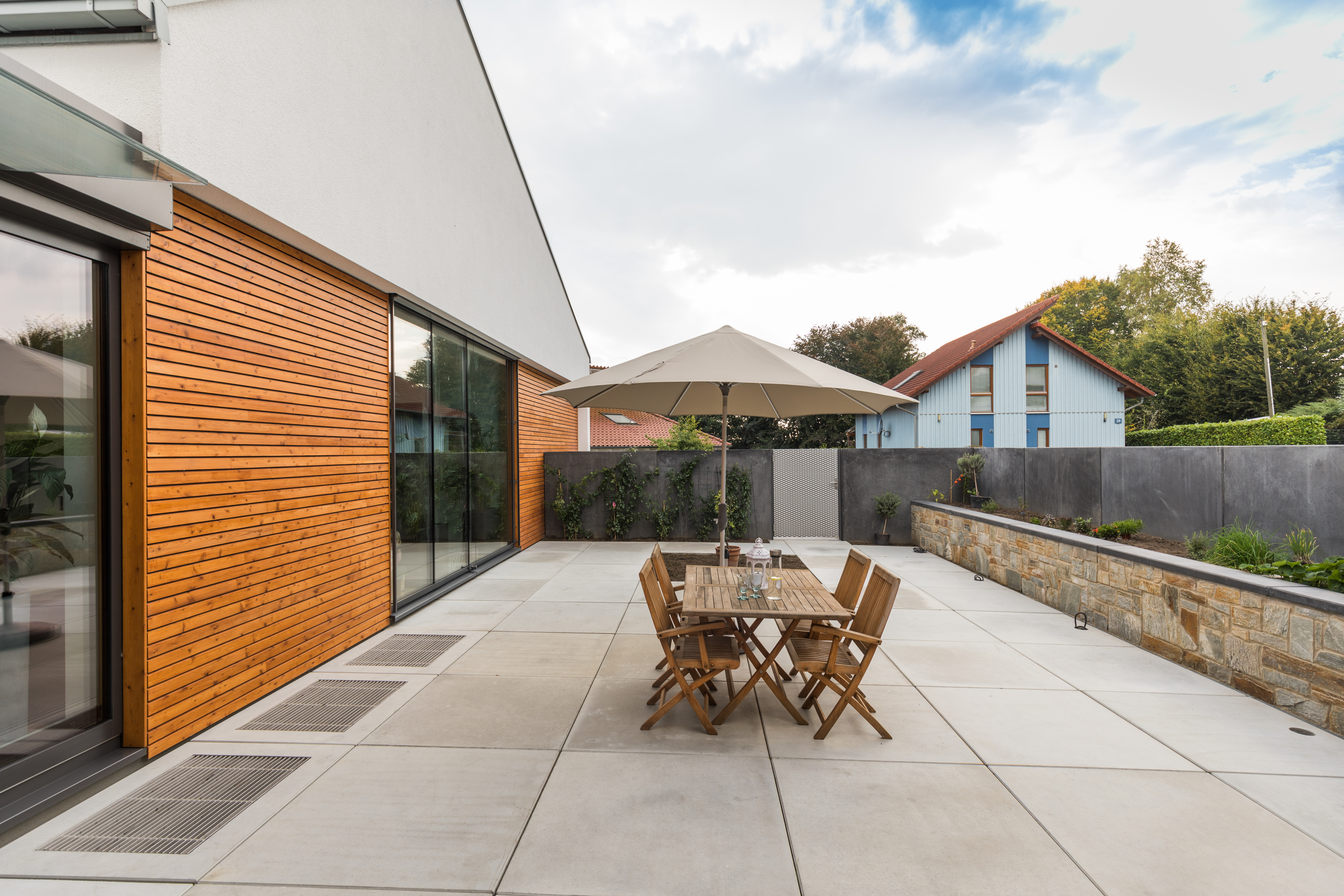 Taras z płytami betonowymi