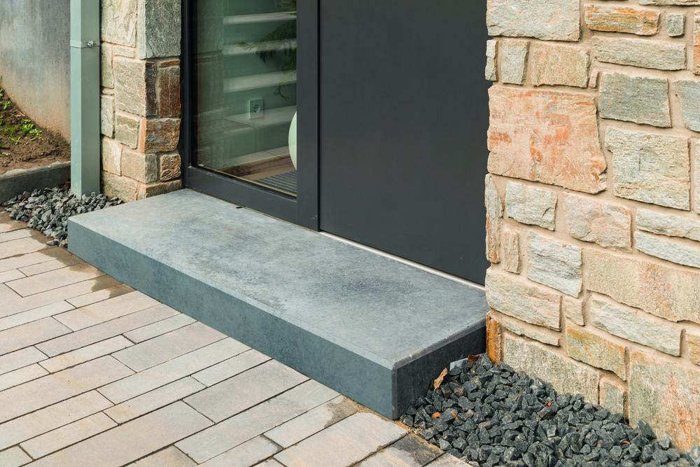 Hauseingang mit Podest