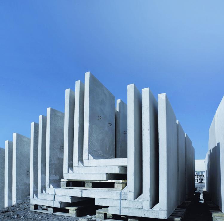 Winkelstützen aus Beton gestapelt