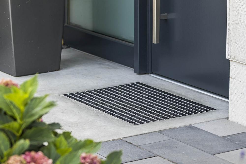 In Beton eingelassenen Fußmatte