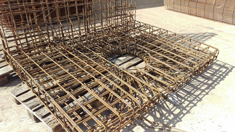 Stalowa kratka z otworem