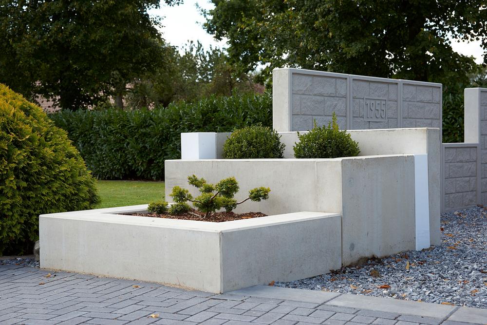 Blumenkübel in verschiedenen Höhen