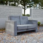 [Translate to Polski:] Sofa aus Beton