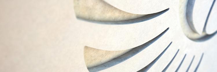 Dekorative Aussparungen in Betonwand