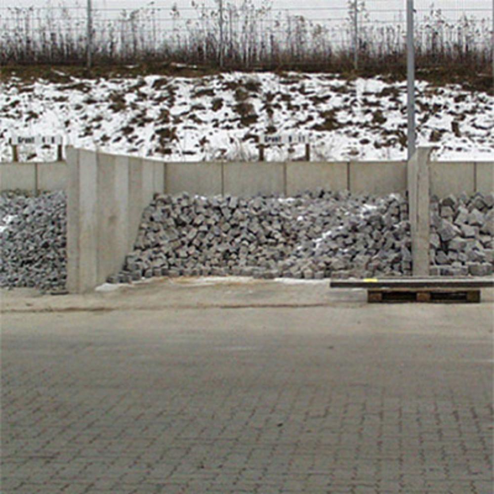 [Translate to Polski:] Trennwände mit Schotter