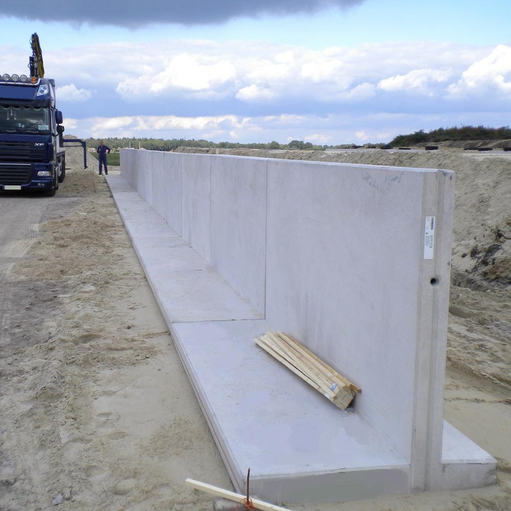 [Translate to Polski:] Fahrsilowand im Bau