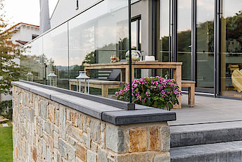 Mauerabdeckplatten aus Beton Mauerabdeckplatten aus Beton