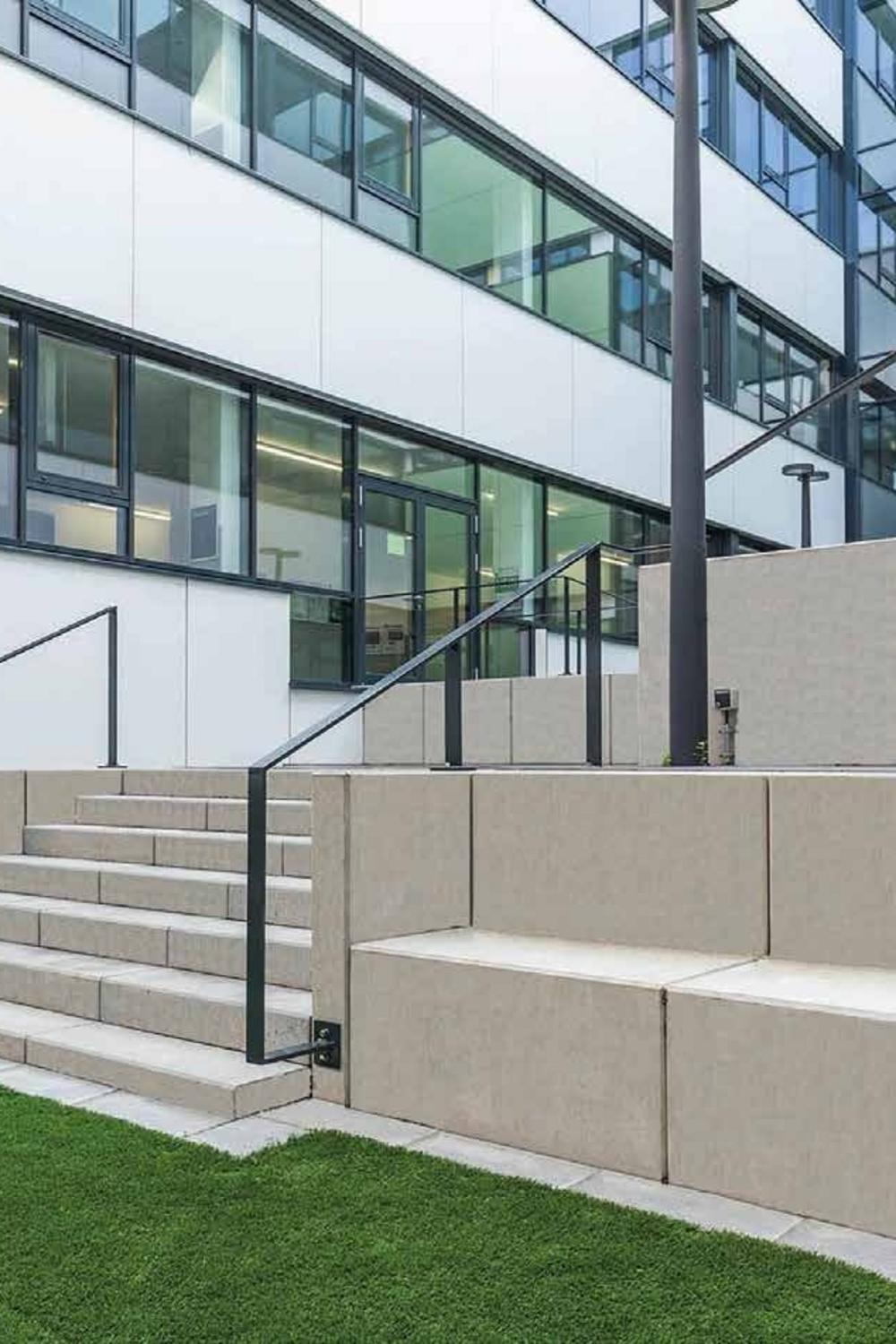 [Translate to Polski:] Betontreppe