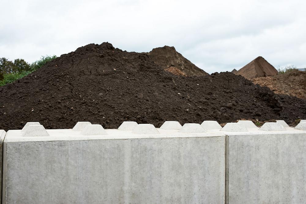 Bloczki betonowe jako ściana silosu